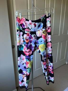 Old Navy Active Go-Dry Floral Print Mesh Panel Leggings Size L
